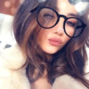 Meet your Posher, Yasmine